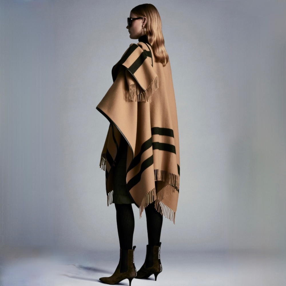 Moncler Beige Virgin Wool Logo Cape With Black Leather Trim And Fringe - Picture 9 of 15